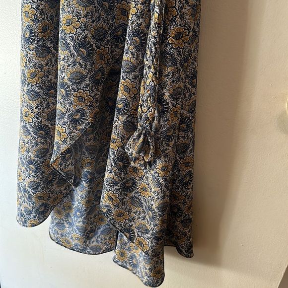 MISA Los Angeles wrap floral dress - Picture 6 of 8